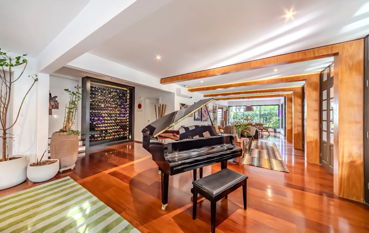 casa-em-alto-de-pinheiros-perfeita-para-relaxar-e-receber-amigos-com-terreno-generoso-e-muito-verde-18352-9