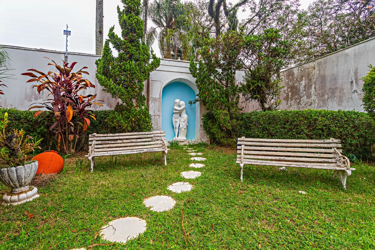 casa-terrea-com-amplo-jardim-e-espaco-gourmet-em-rua-tranquila-18420-12