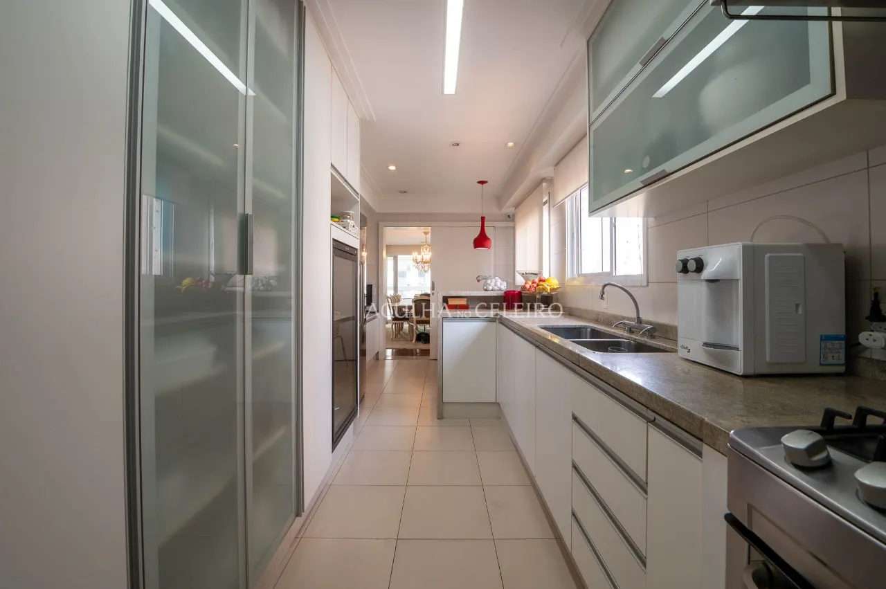 Apartamento amplo com uma varanda maravilhosa à venda em Moema. – 17271
