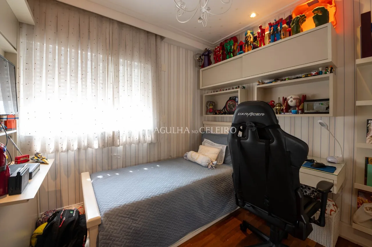 Apartamento amplo com uma varanda maravilhosa à venda em Moema. – 17271