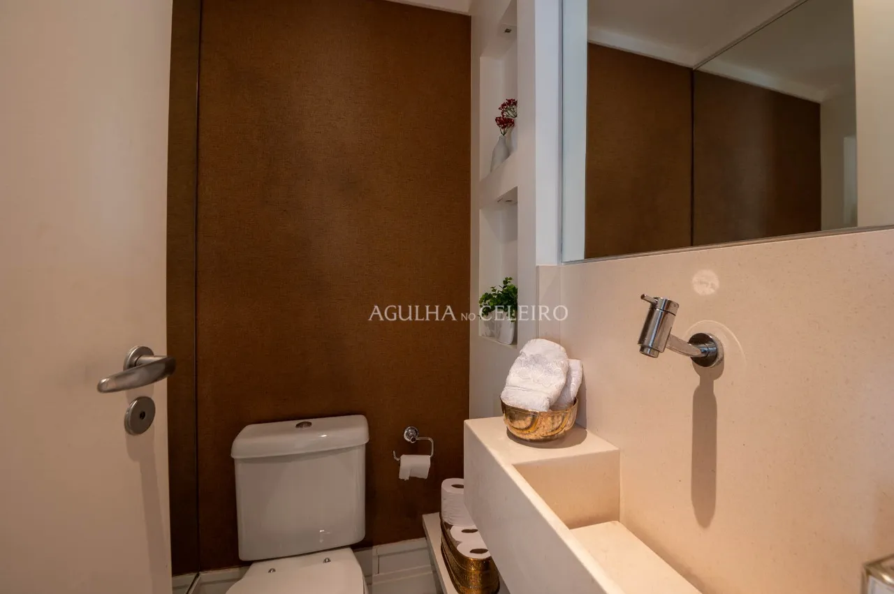 Apartamento amplo com uma varanda maravilhosa à venda em Moema. – 17271