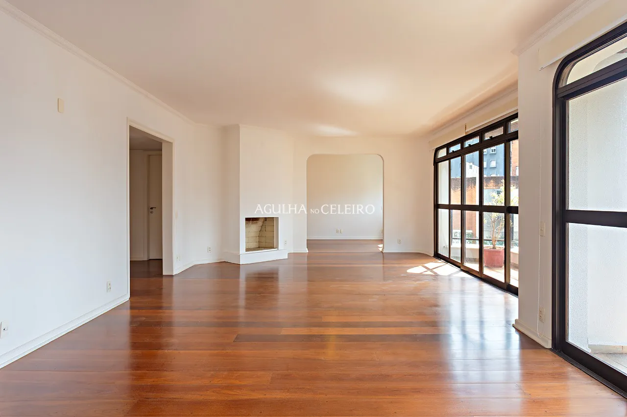 Apartamento espaçoso e iluminado à venda no Itaim Bibi – 18323