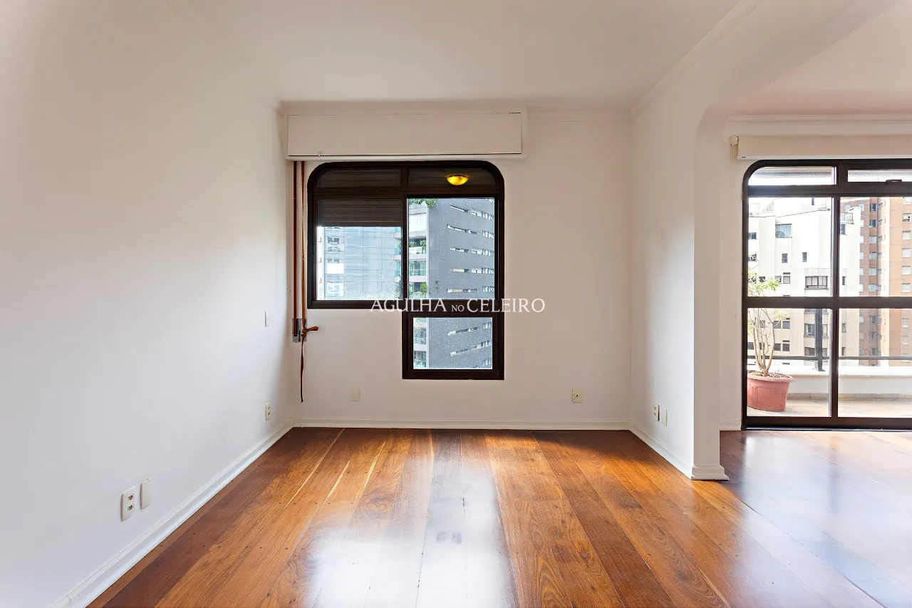 Apartamento espaçoso e iluminado à venda no Itaim Bibi – 18323