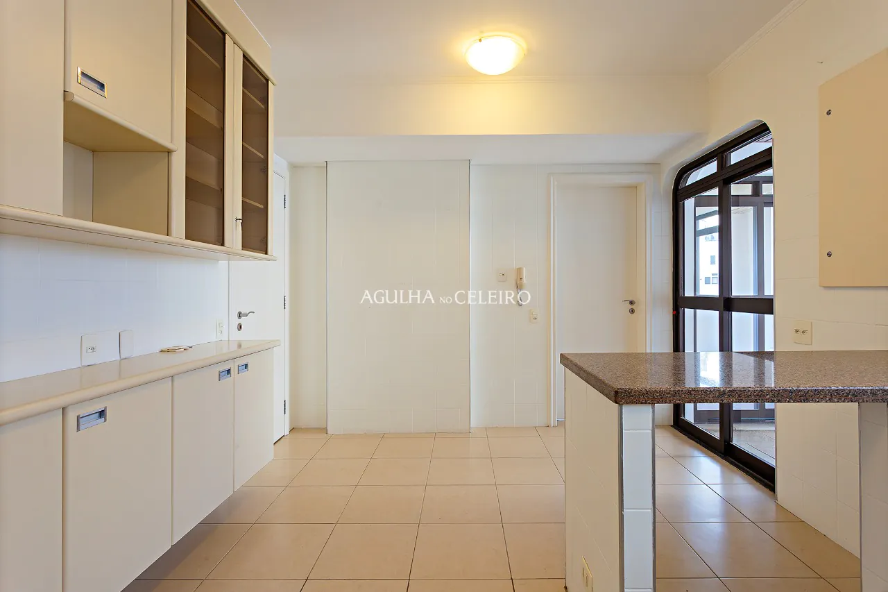 Apartamento espaçoso e iluminado à venda no Itaim Bibi – 18323