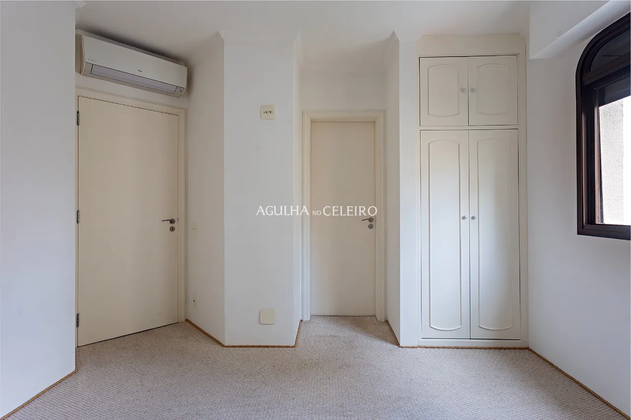 Apartamento espaçoso e iluminado à venda no Itaim Bibi – 18323