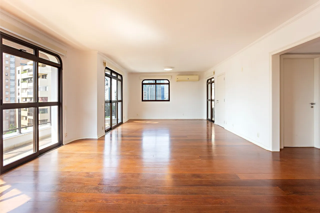 Apartamento espaçoso e iluminado à venda no Itaim Bibi – 18323