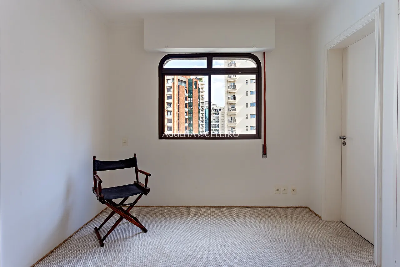 Apartamento espaçoso e iluminado à venda no Itaim Bibi – 18323