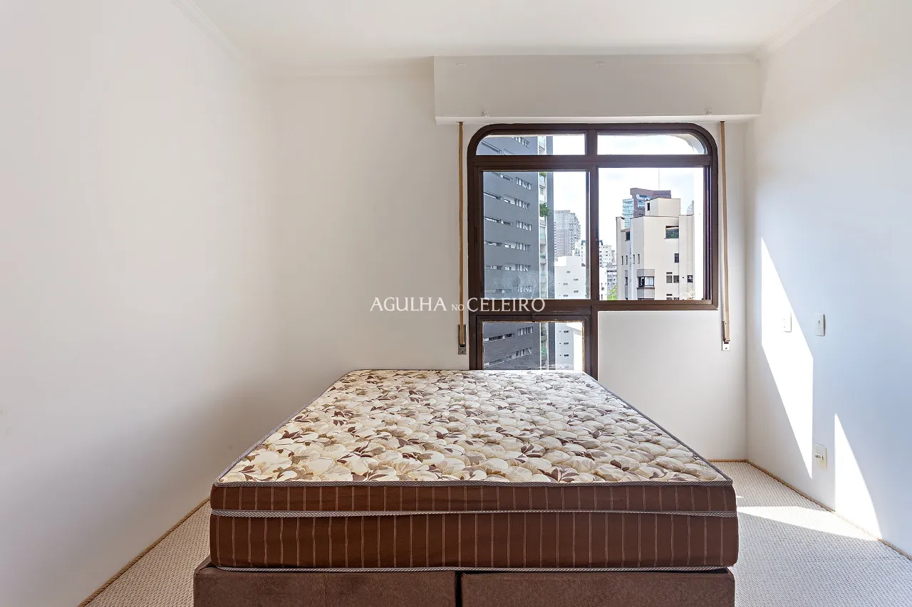 Apartamento espaçoso e iluminado à venda no Itaim Bibi – 18323