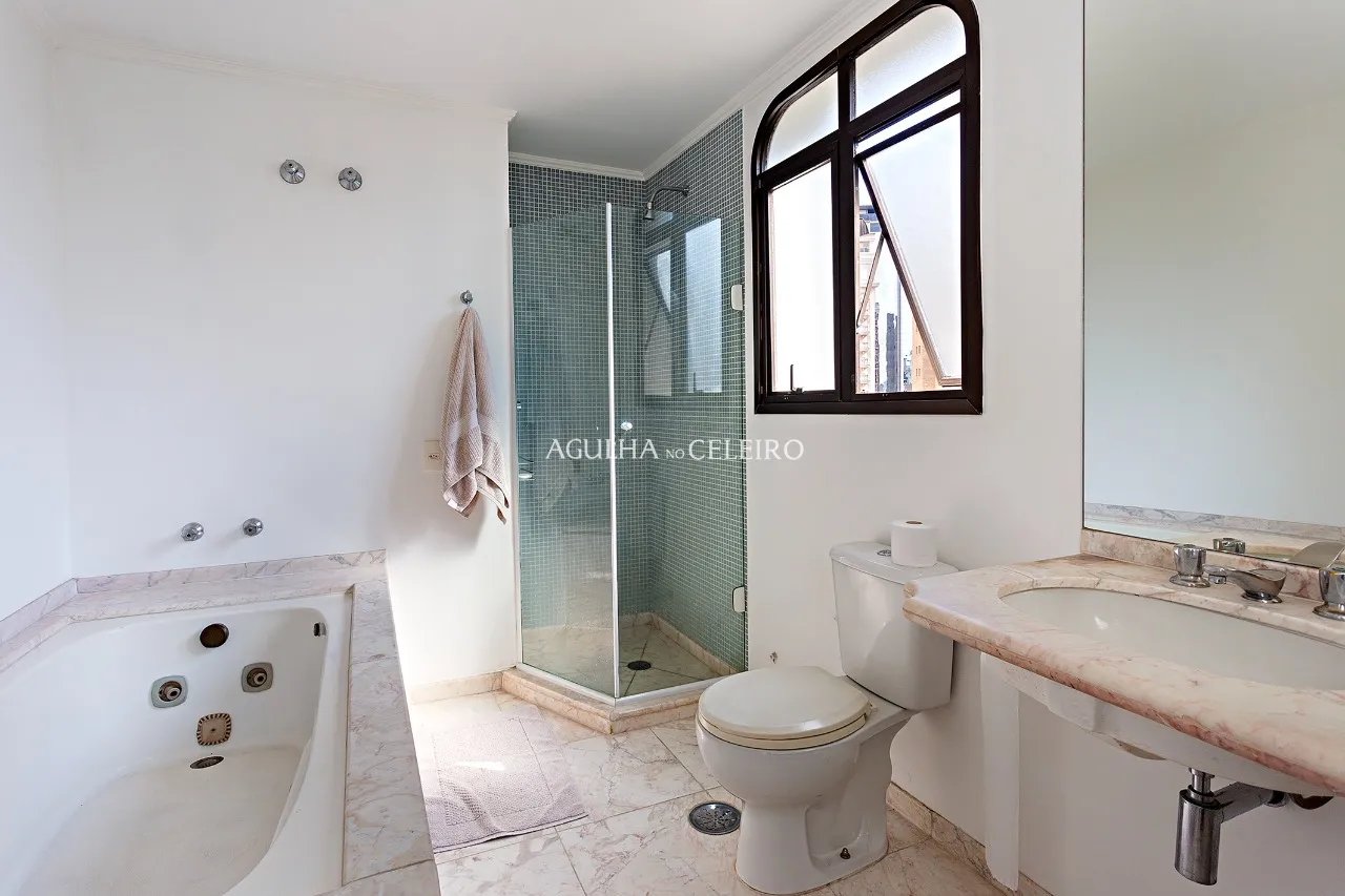 Apartamento espaçoso e iluminado à venda no Itaim Bibi – 18323