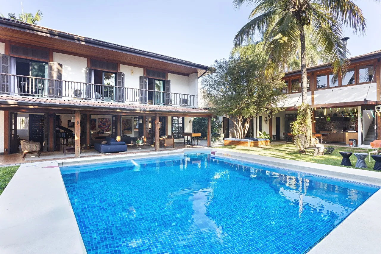 Casa em Alto de Pinheiros perfeita para relaxar e receber amigos, com terreno generoso e muito verde – 18352