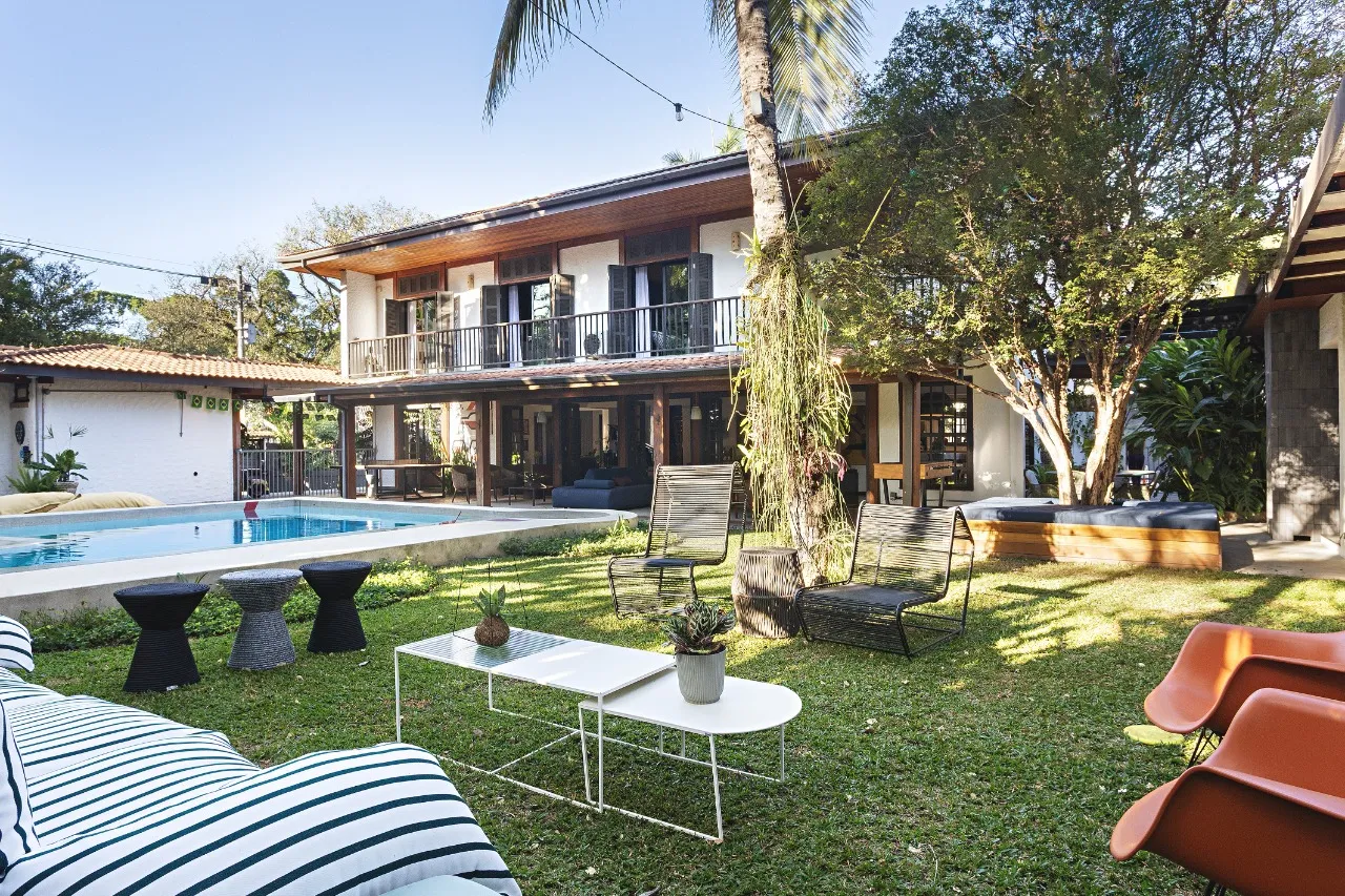 Casa em Alto de Pinheiros perfeita para relaxar e receber amigos, com terreno generoso e muito verde – 18352