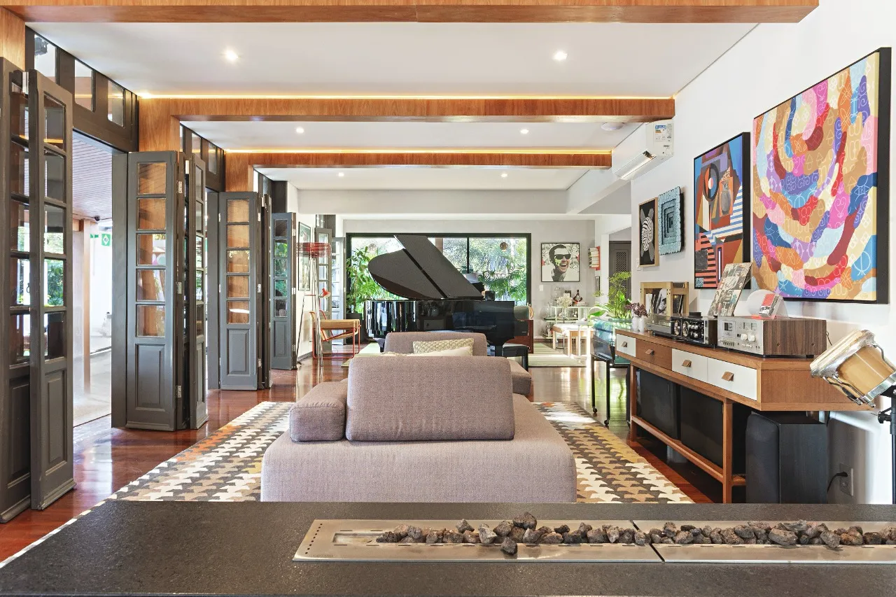 Casa em Alto de Pinheiros perfeita para relaxar e receber amigos, com terreno generoso e muito verde – 18352