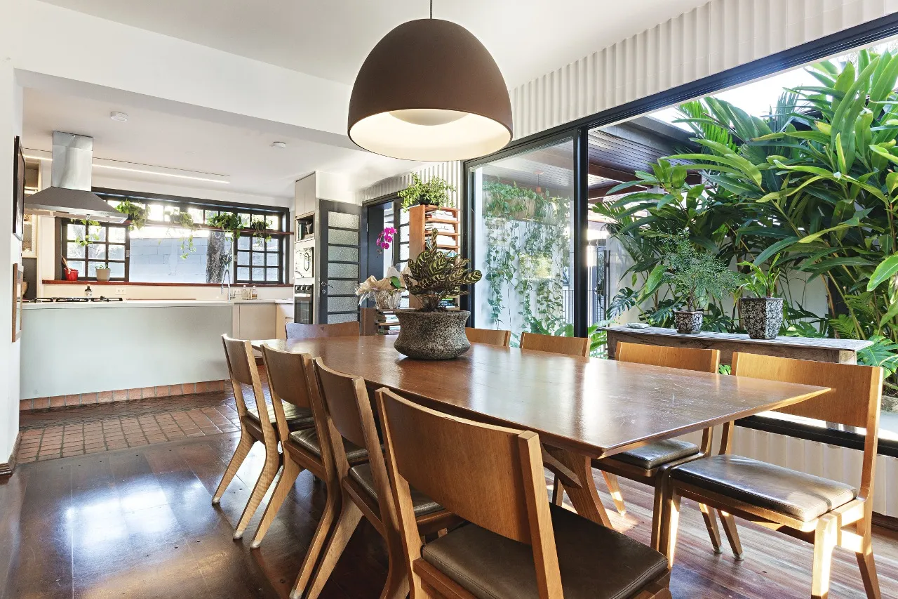 Casa em Alto de Pinheiros perfeita para relaxar e receber amigos, com terreno generoso e muito verde – 18352