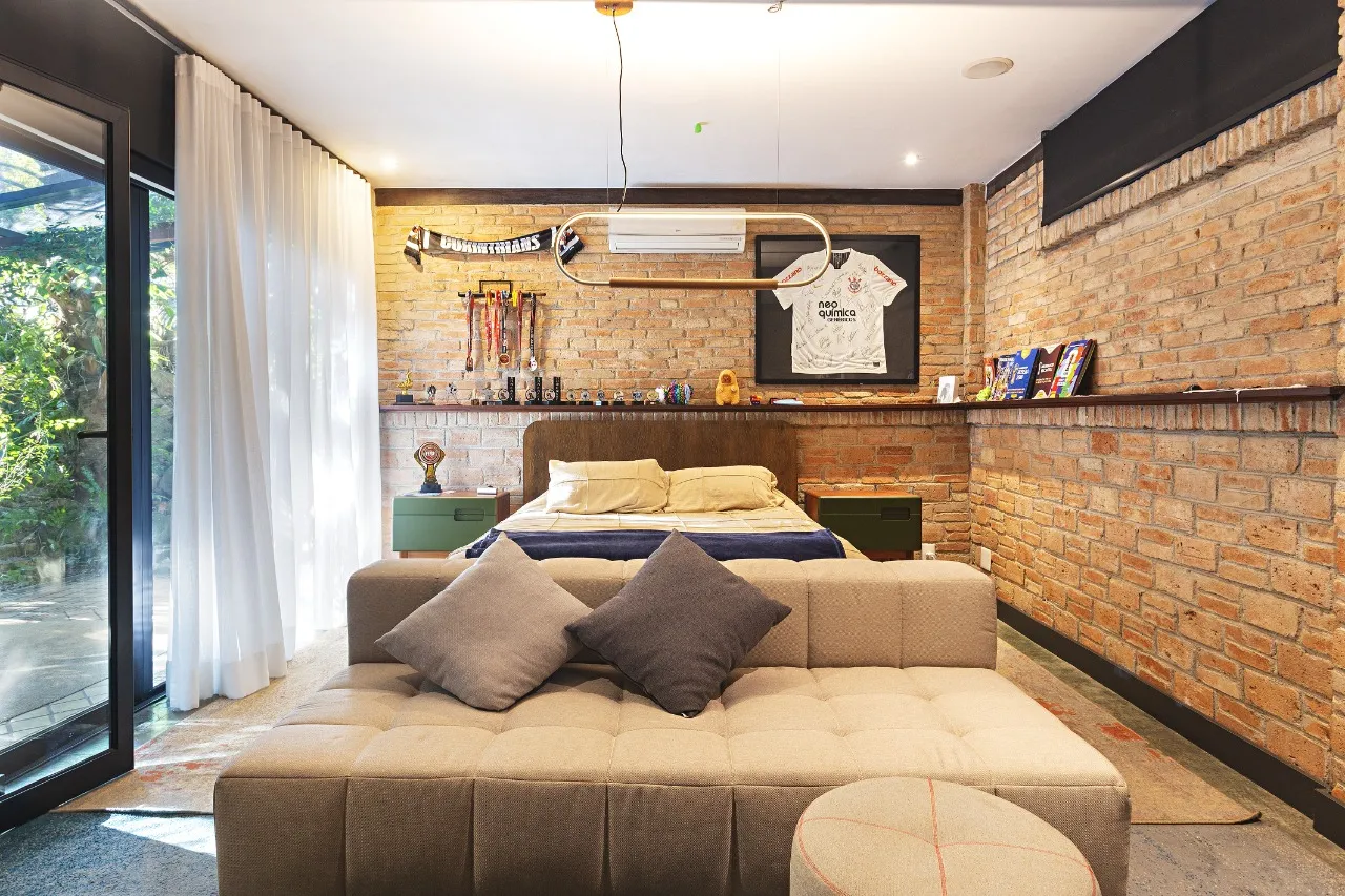 Casa em Alto de Pinheiros perfeita para relaxar e receber amigos, com terreno generoso e muito verde – 18352