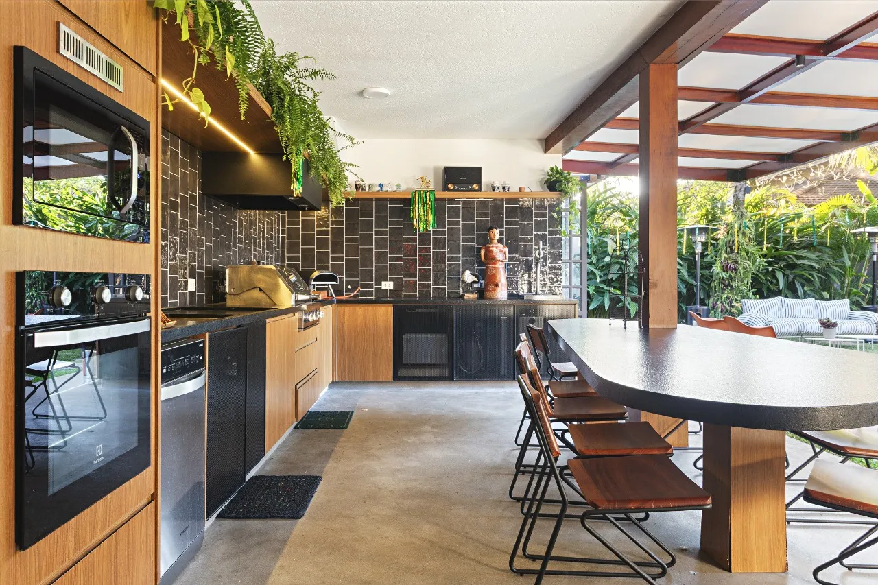 Casa em Alto de Pinheiros perfeita para relaxar e receber amigos, com terreno generoso e muito verde – 18352