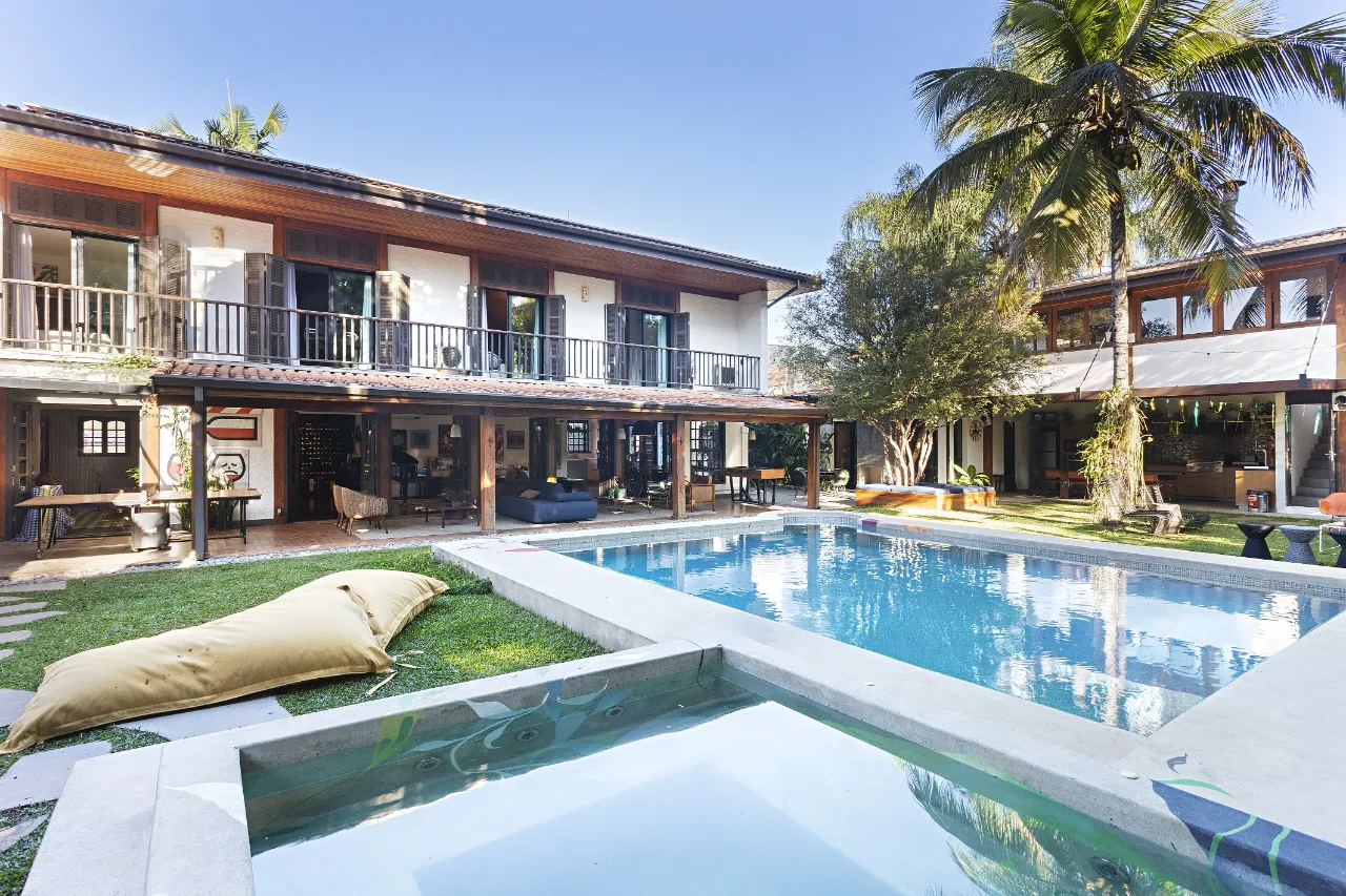 Casa em Alto de Pinheiros perfeita para relaxar e receber amigos, com terreno generoso e muito verde – 18352
