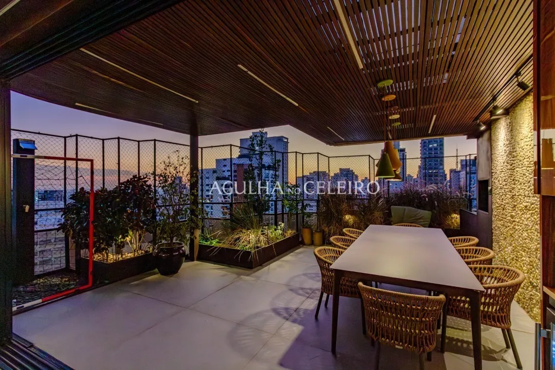 Cobertura totalmente reformado com vista eterna. – 18392