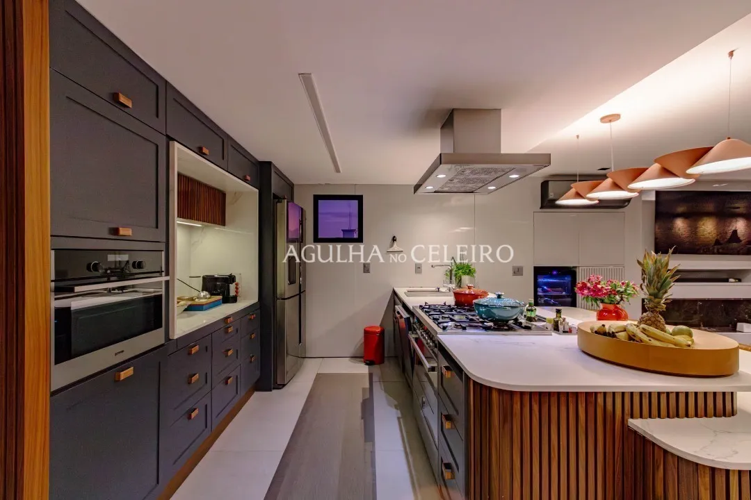 Cobertura totalmente reformado com vista eterna. – 18392