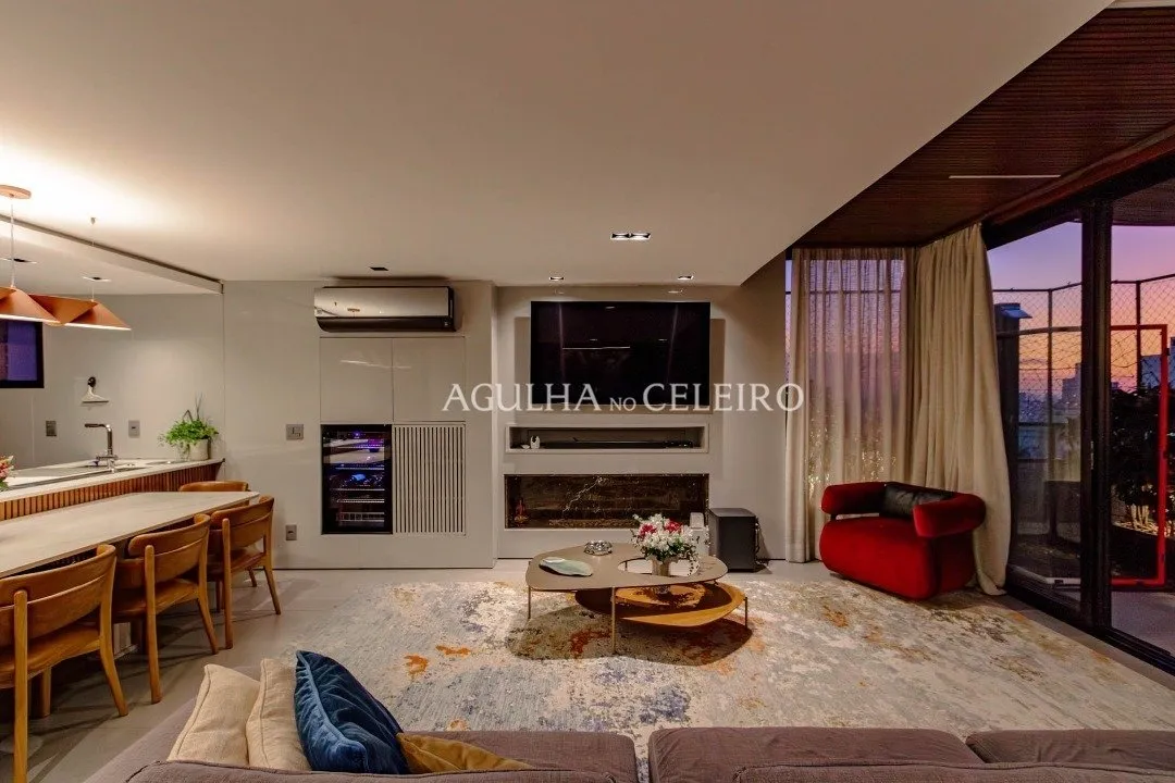 Cobertura totalmente reformado com vista eterna. – 18392