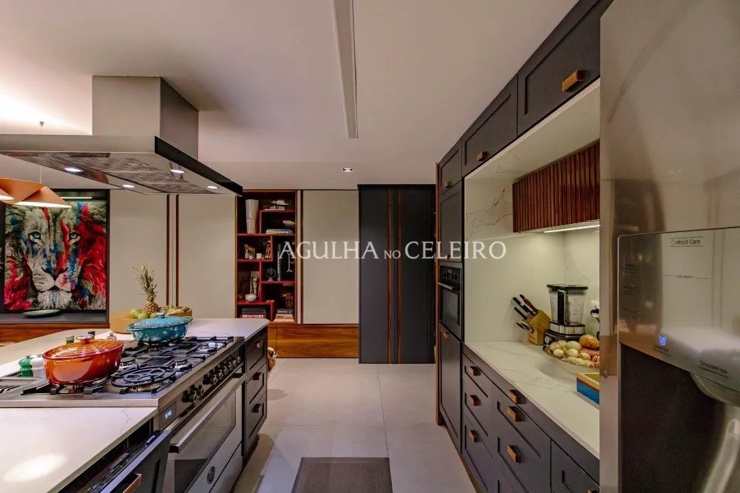 Cobertura totalmente reformado com vista eterna. – 18392