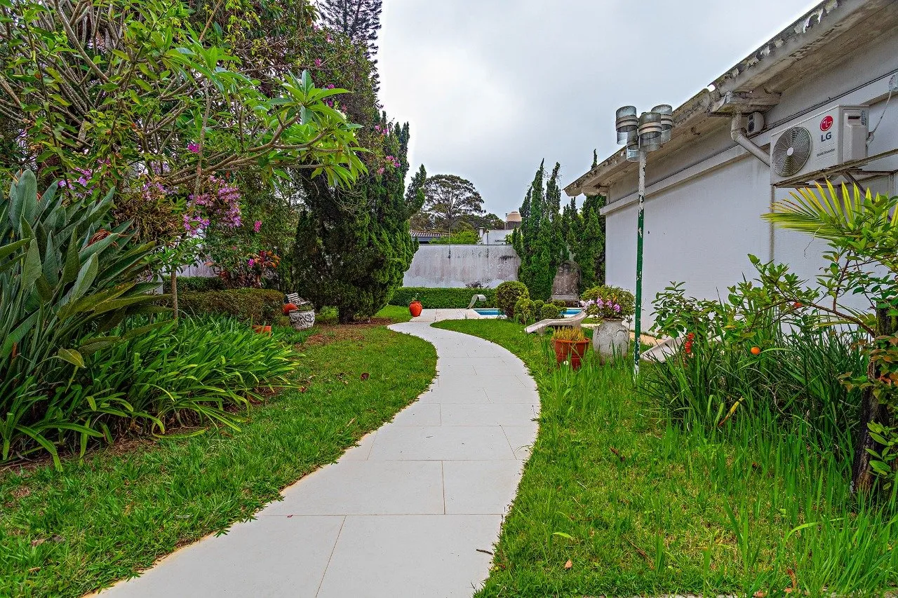 Casa térrea com amplo jardim e espaço gourmet em rua tranquila – 18420 - IMG_8534