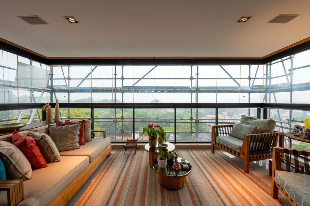 Apartamento com excelentes acabamentos e uma janela com uma vista maravilhosa, em Alto de Pinheiros. – 18518