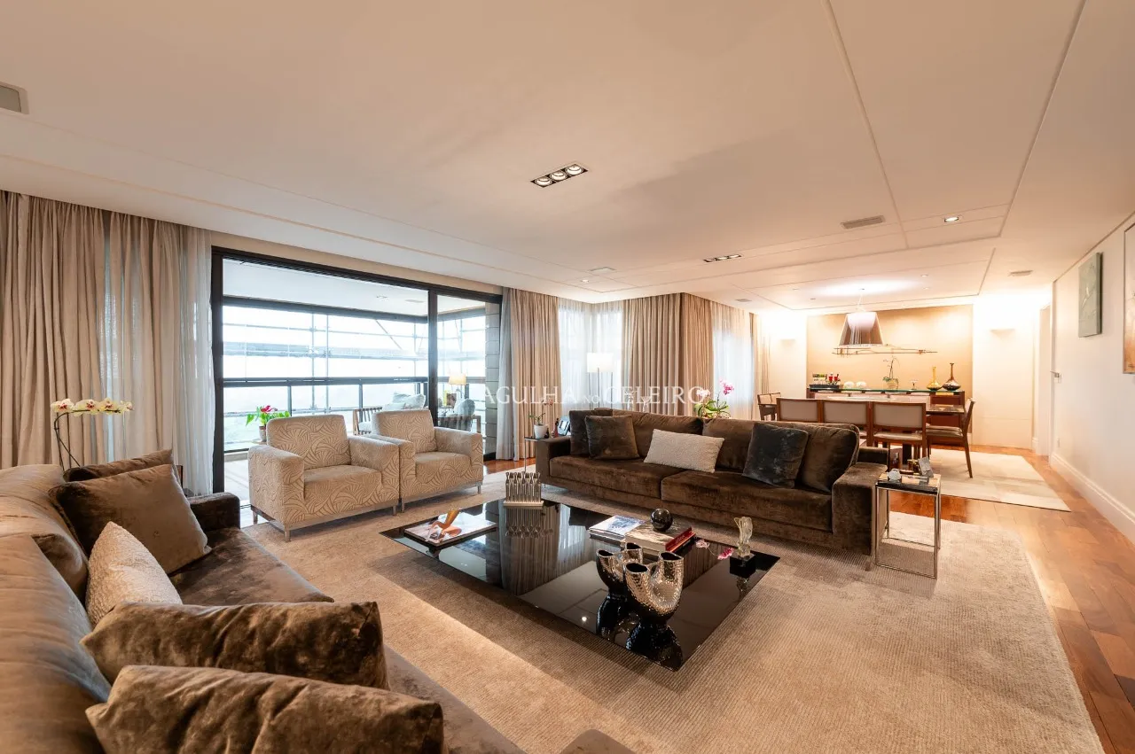 Apartamento com excelentes acabamentos e uma janela com uma vista maravilhosa, em Alto de Pinheiros. – 18518