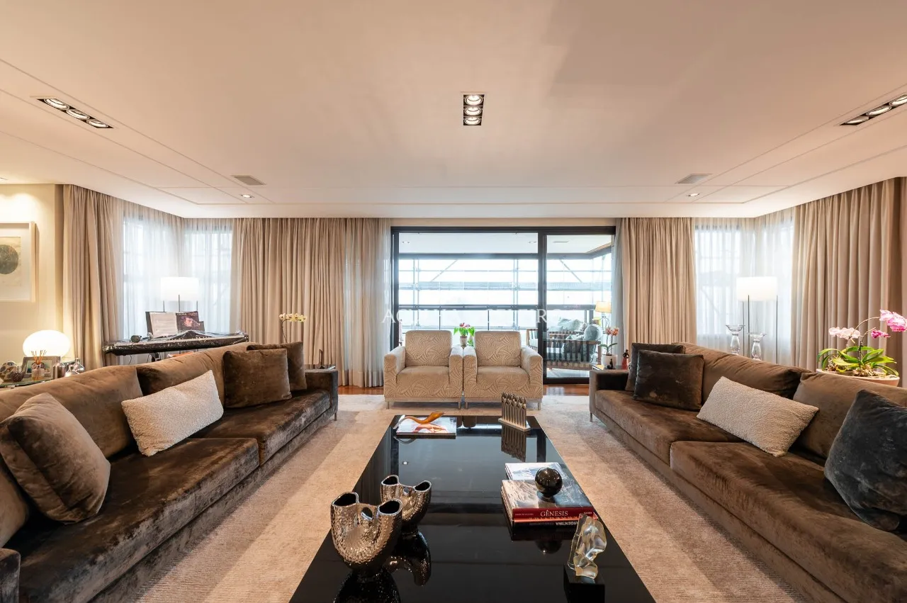 Apartamento com excelentes acabamentos e uma janela com uma vista maravilhosa, em Alto de Pinheiros. – 18518