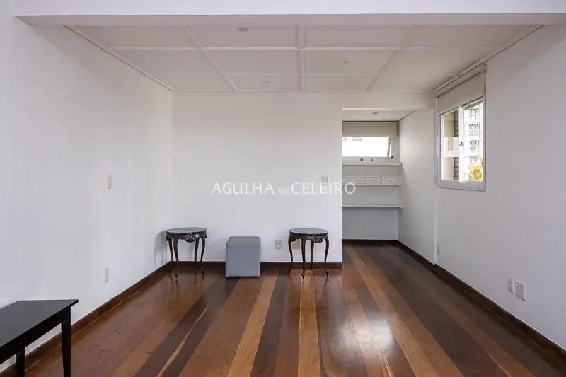 Apartamento com localização privilegiada rua tranquila e arborizada. – AP5995