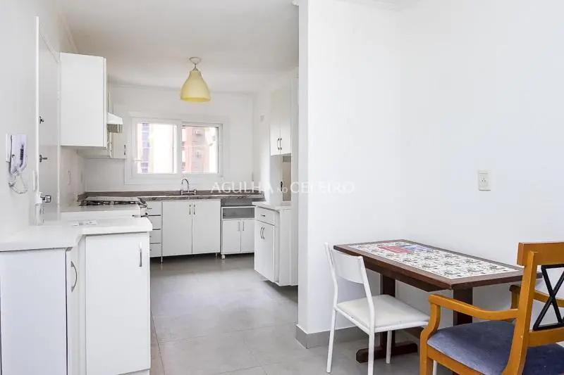 Apartamento com localização privilegiada rua tranquila e arborizada. – AP5995