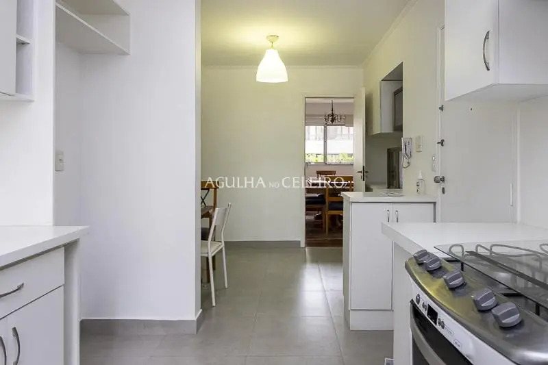 Apartamento com localização privilegiada rua tranquila e arborizada. – AP5995