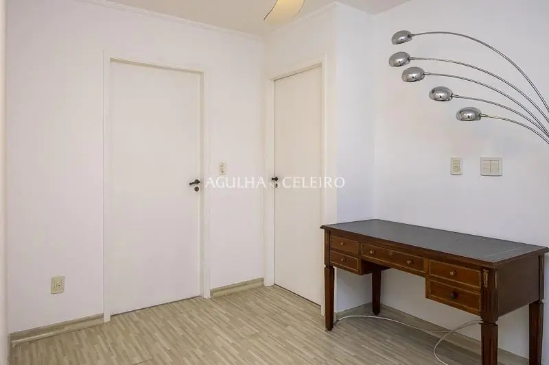 Apartamento com localização privilegiada rua tranquila e arborizada. – AP5995