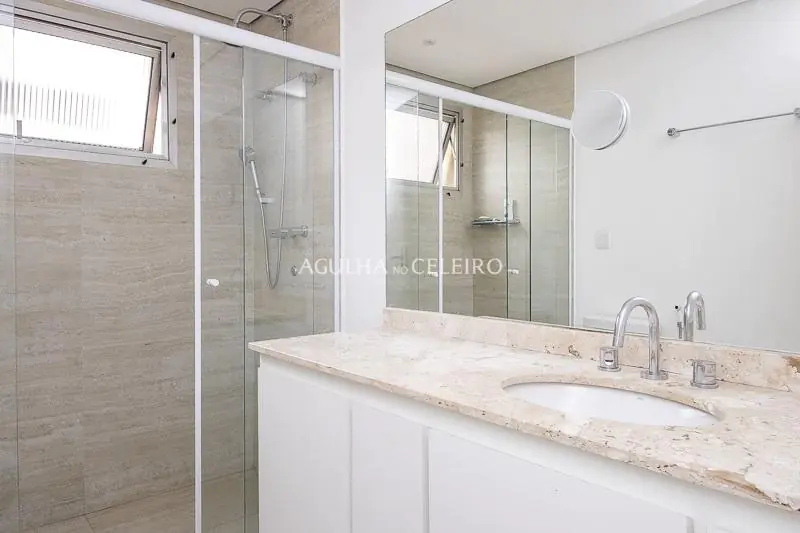 Apartamento com localização privilegiada rua tranquila e arborizada. – AP5995