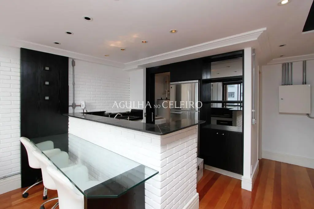 Apartamento à venda em prédio cobiçado do Jardim America. – AP7428