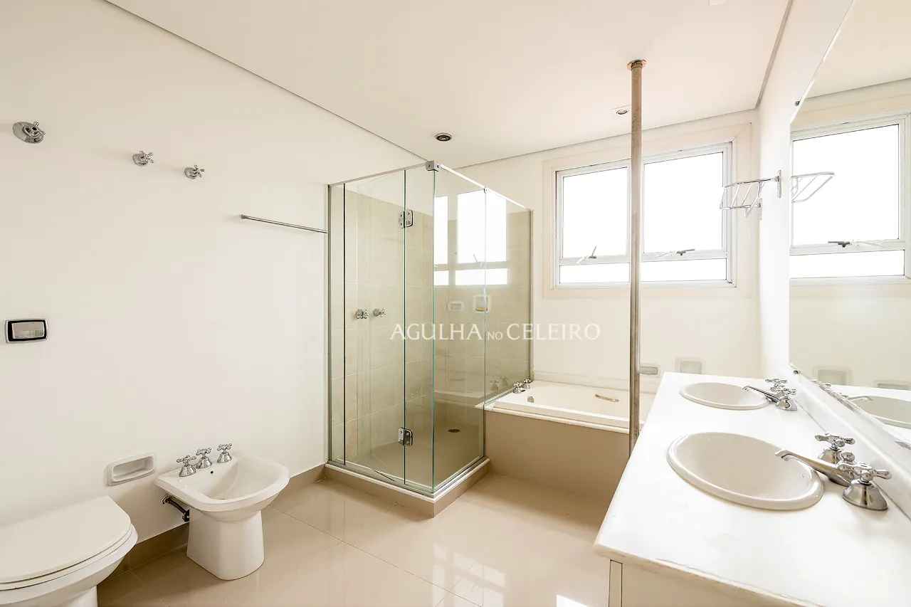 Cobertura duplex com terraço bárbaro à venda no Jardim America. – CO0078