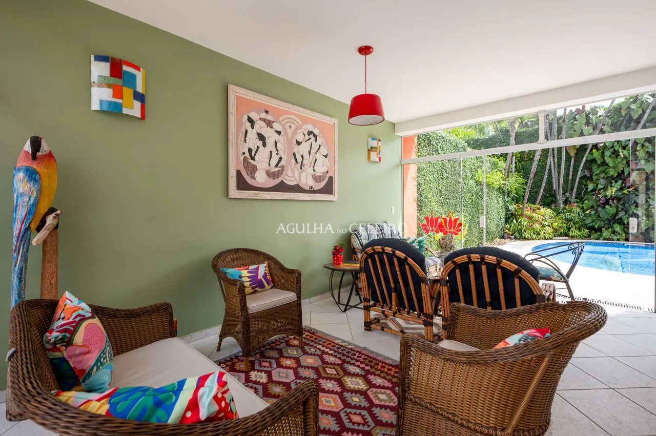 linda-casa-com-design-sofisticado-e-ambientes-integrados-para-seu-conforto-e-lazer-17724-10