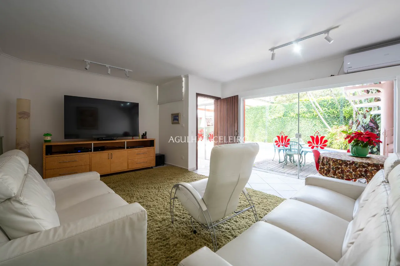 linda-casa-com-design-sofisticado-e-ambientes-integrados-para-seu-conforto-e-lazer-17724-23