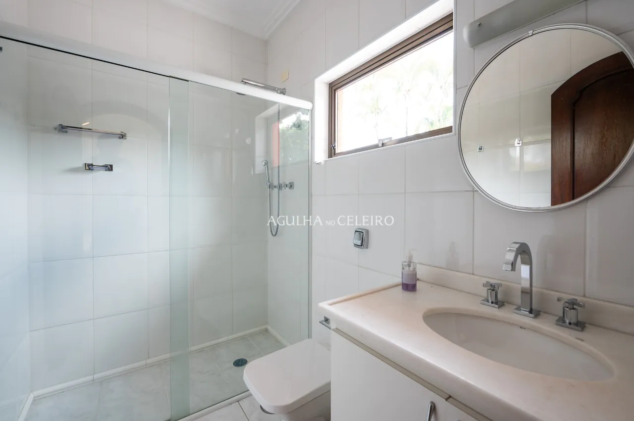 linda-casa-com-design-sofisticado-e-ambientes-integrados-para-seu-conforto-e-lazer-17724-25