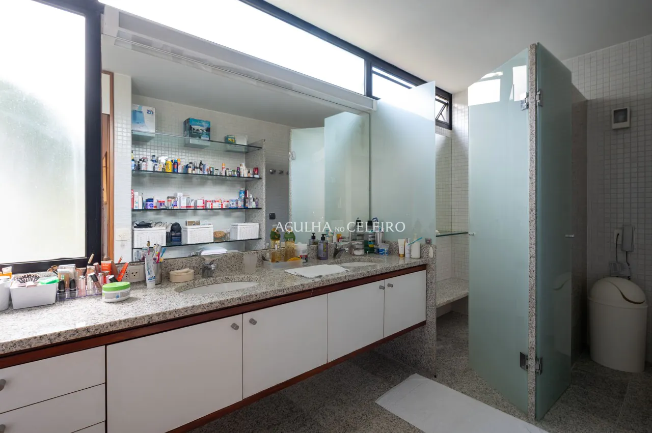 casa-incrivel-com-um-projeto-brutalista-e-um-jardim-deslumbrante-assinado-por-ninguem-menos-que-o-genial-burle-marx-em-alto-de-pinheiros-18691-12