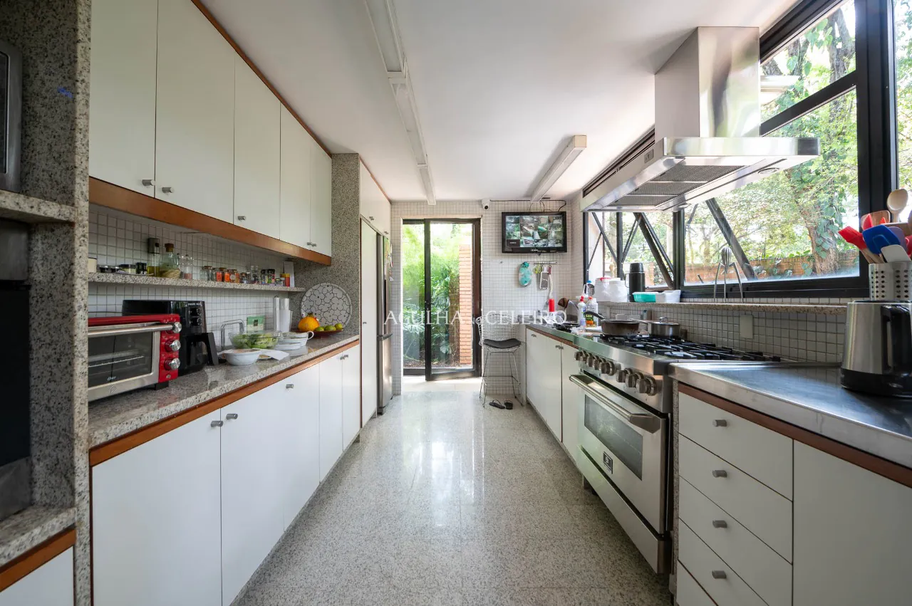 casa-incrivel-com-um-projeto-brutalista-e-um-jardim-deslumbrante-assinado-por-ninguem-menos-que-o-genial-burle-marx-em-alto-de-pinheiros-18691-7