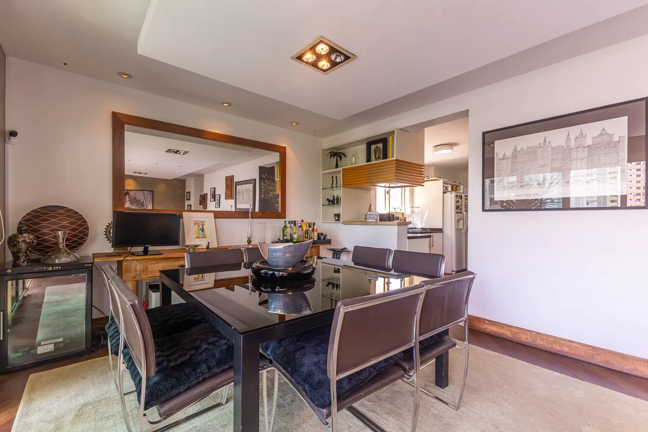 Apartamento Reformado com Vista Exclusiva para Venda em Moema Pássaros. – 12263