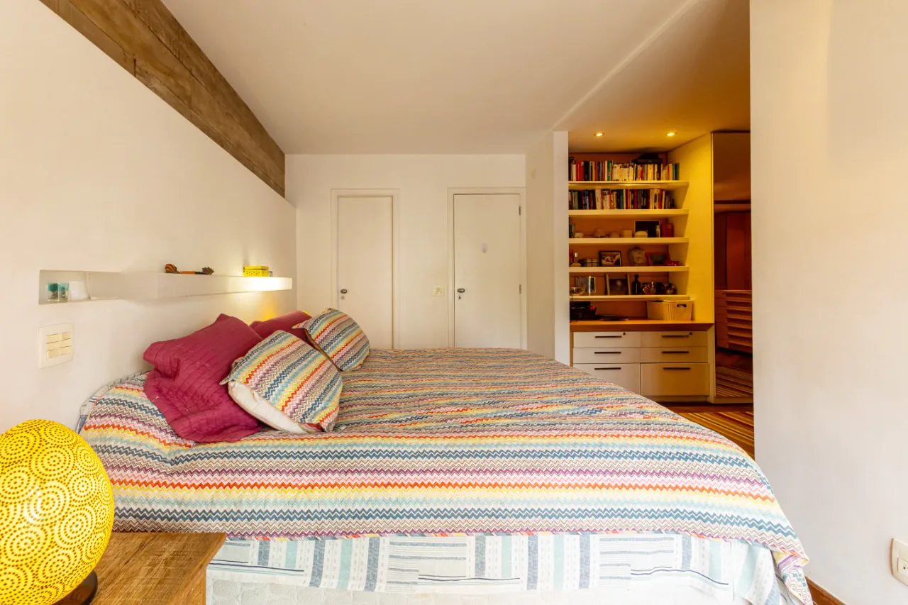 Apartamento Reformado com Vista Exclusiva para Venda em Moema Pássaros. – 12263