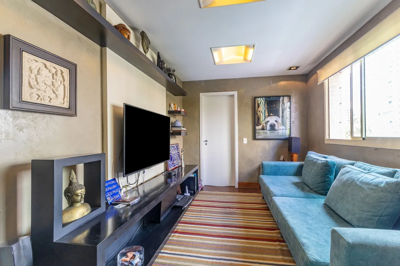 Apartamento Reformado com Vista Exclusiva para Venda em Moema Pássaros. – 12263