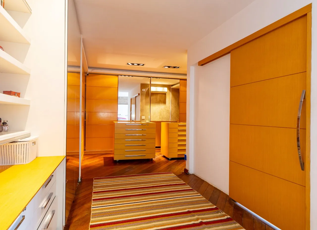 Apartamento Reformado com Vista Exclusiva para Venda em Moema Pássaros. – 12263