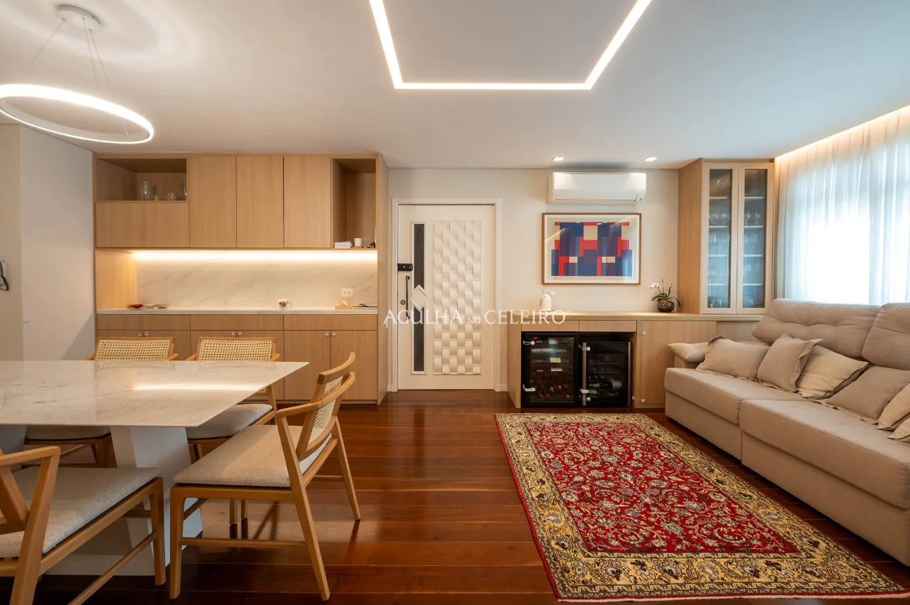 Apartamento recém reformado com planta singular à venda em Moema – 18412