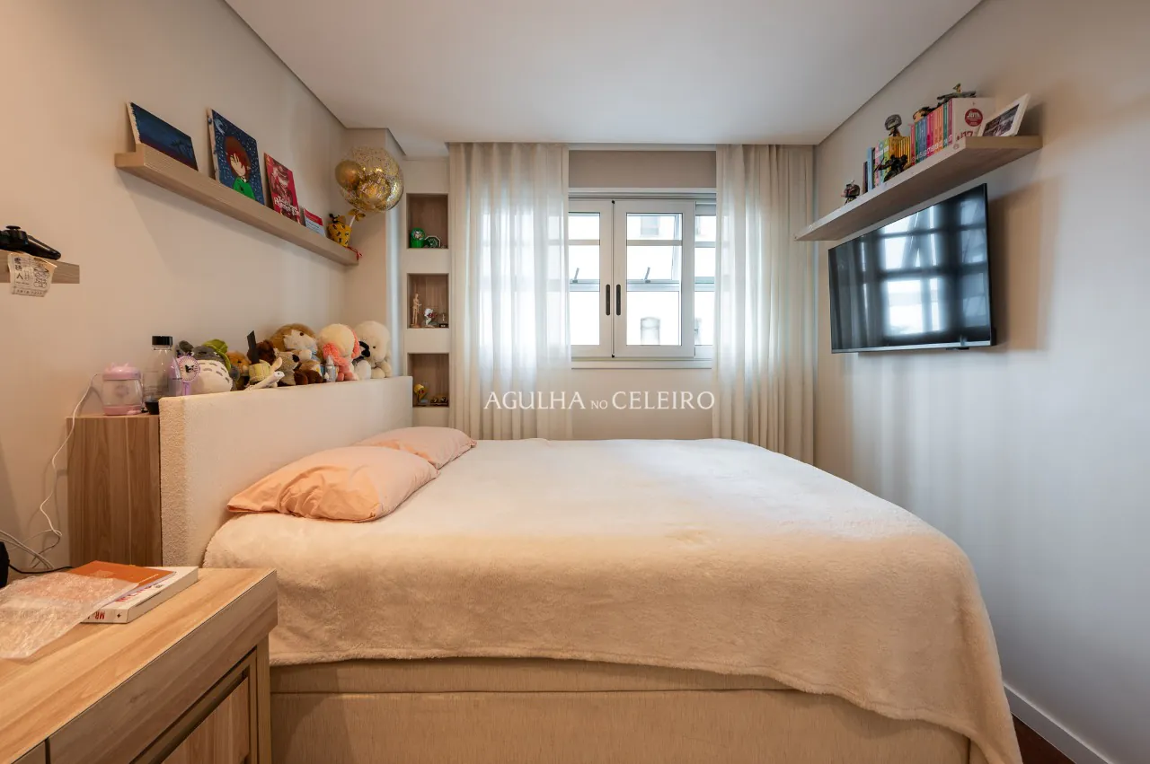 Apartamento recém reformado com planta singular à venda em Moema – 18412