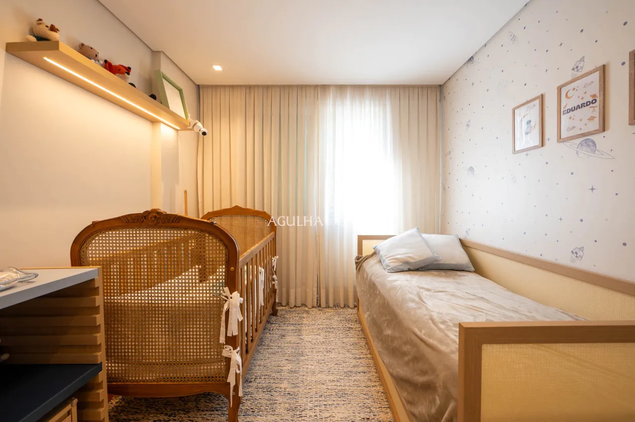 Apartamento recém reformado com planta singular à venda em Moema – 18412