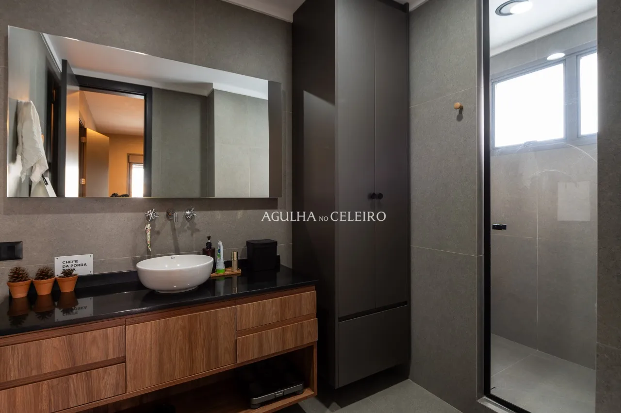 Lindo apartamento reformado em prédio recém entregue. – 18501