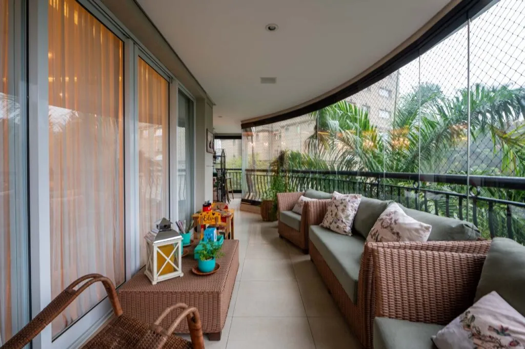 Um clássico de sofisticação com uma vista deslumbrante para a copa das árvores. – 18593