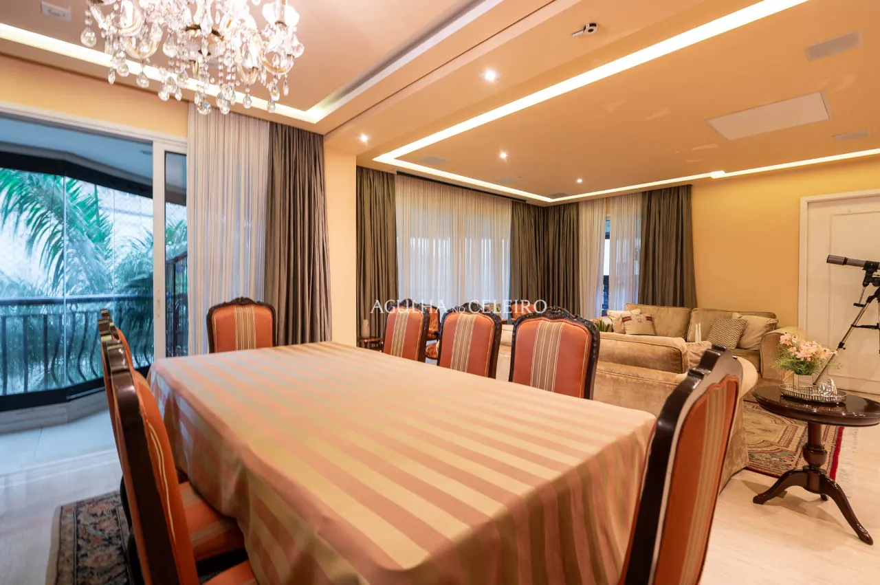 Um clássico de sofisticação com uma vista deslumbrante para a copa das árvores. – 18593